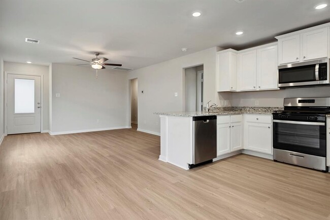 Building Photo - 16441 Blossom Grv Dr