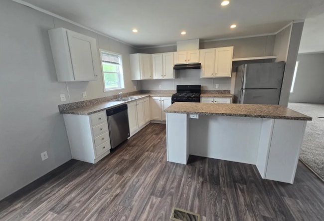 Building Photo - 725 Oak Ln