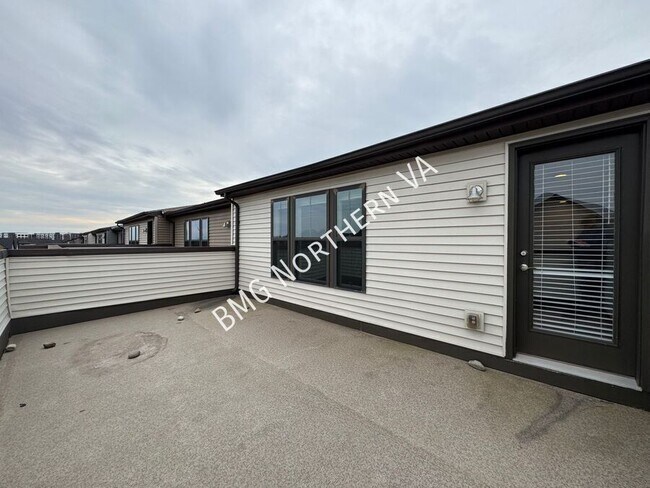 Building Photo - 43339 Stadium Ter