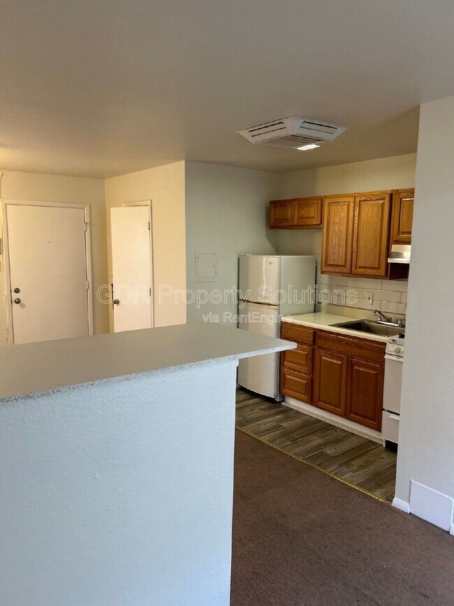 Building Photo - 401 14th St NW