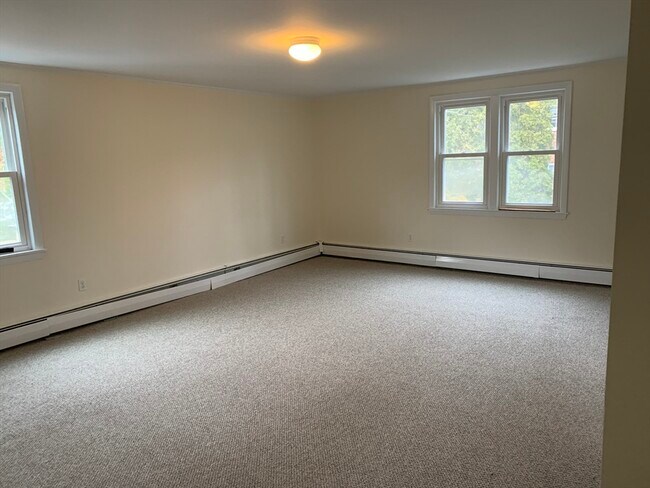 Building Photo - 23 Elm St