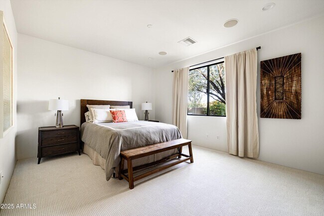 Building Photo - 9894 E Miramonte Dr