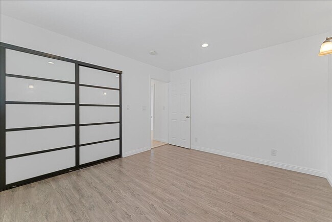 Building Photo - 376 N Ave 57