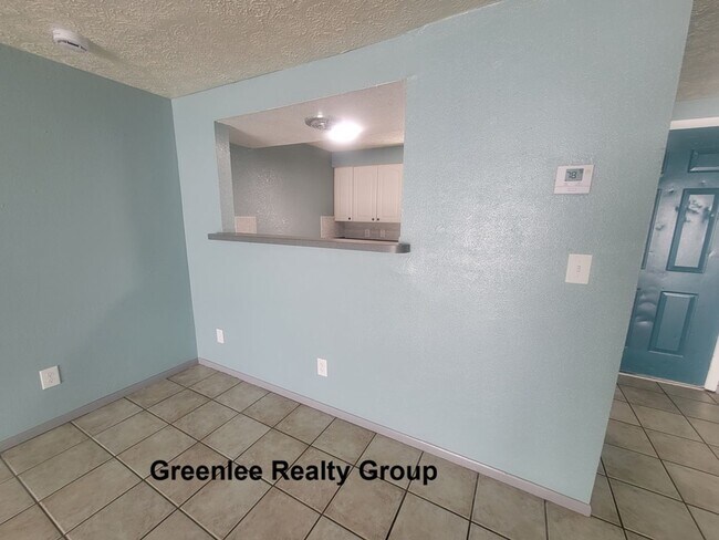 Building Photo - Cute 1/1 Apartment with Tile Floors & Private Patio!!