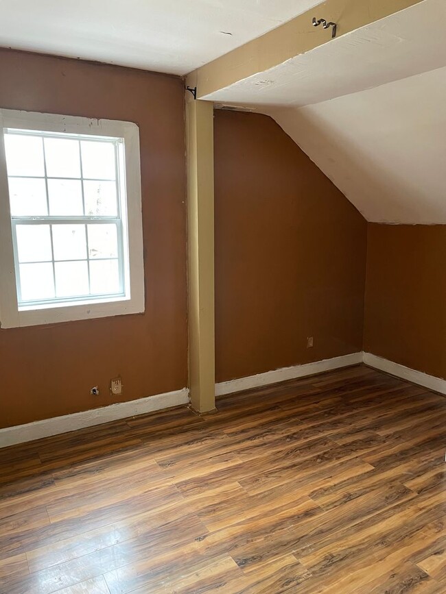 Building Photo - Knoxville 37915 - 3 bedroom, 2 bath home -...