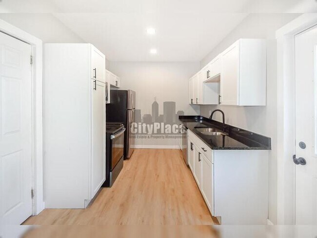 Building Photo - 3027 Boulevard Pl