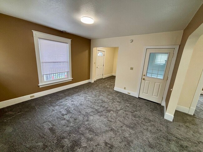 Building Photo - 306/308w2nd