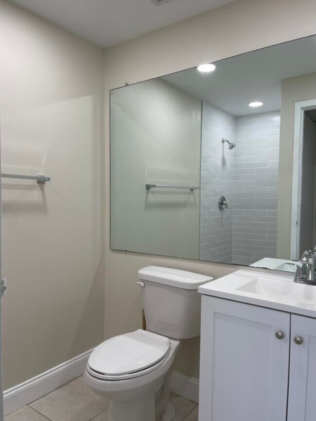 Building Photo - 472 Saxony Way