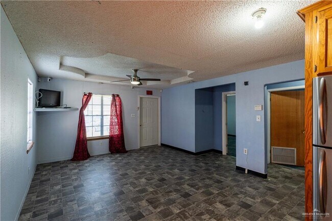 Building Photo - 20 S Olivarez St