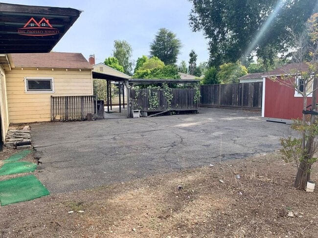 Building Photo - 1385 Ranchita Dr