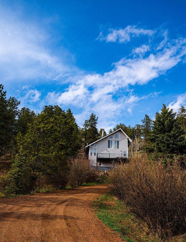 Building Photo - 2033 Rampart Range Rd