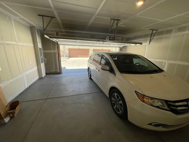 Building Photo - Updated 3 Bedroom Townhome Available July