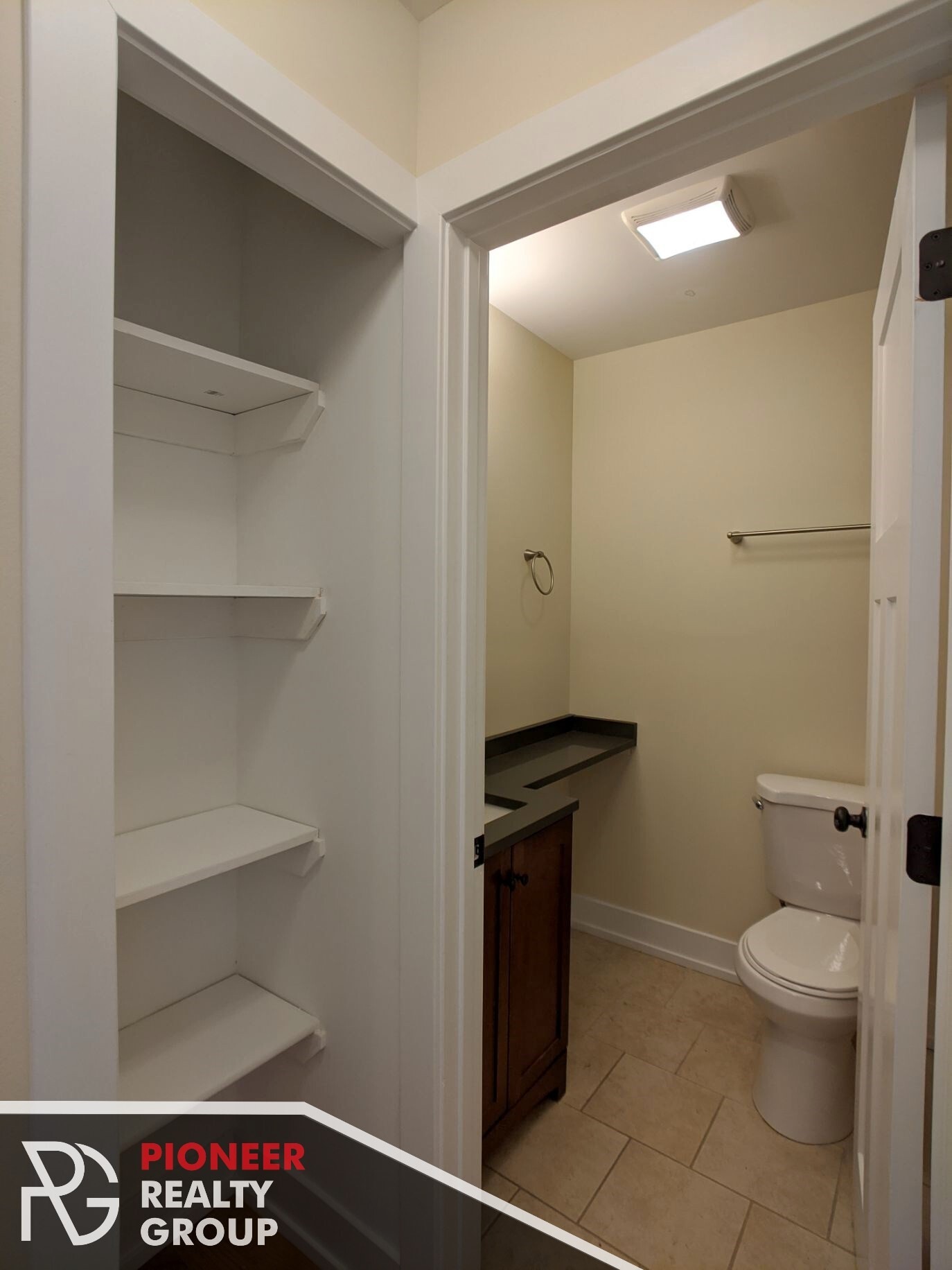 Building Photo - 557 W Arlington Pl