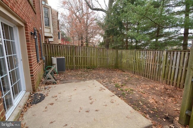 Building Photo - 1666 Albermarle Dr