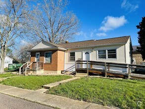 Building Photo - 327 Beeman St