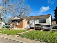 Building Photo - 327 Beeman St