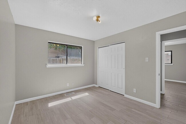 Building Photo - 7101 Cindy Dr NE