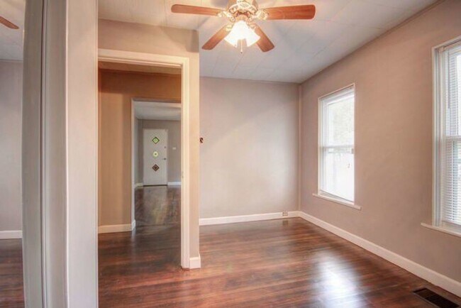 Building Photo - 3-bedroom home in Urbana available NOW!