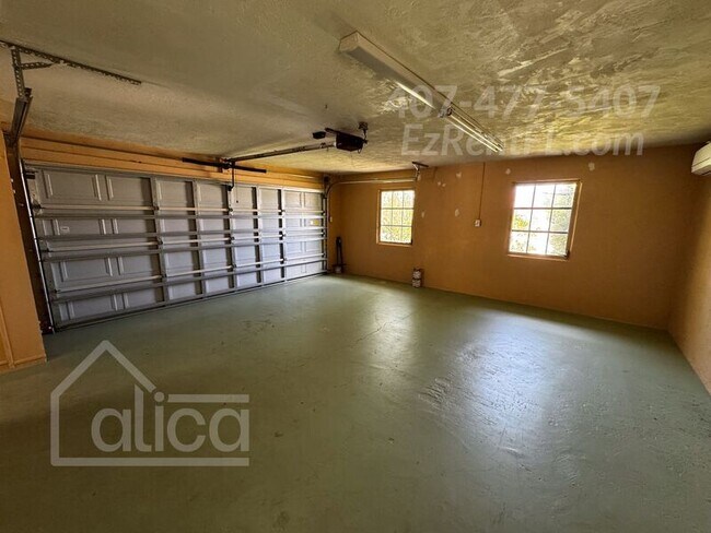 Building Photo - 2 Brentwood Ln