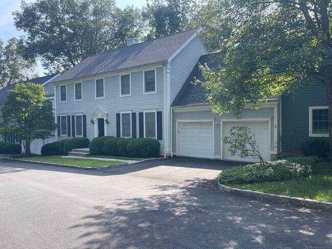 Primary Photo - 11 Crowne Pond Ln