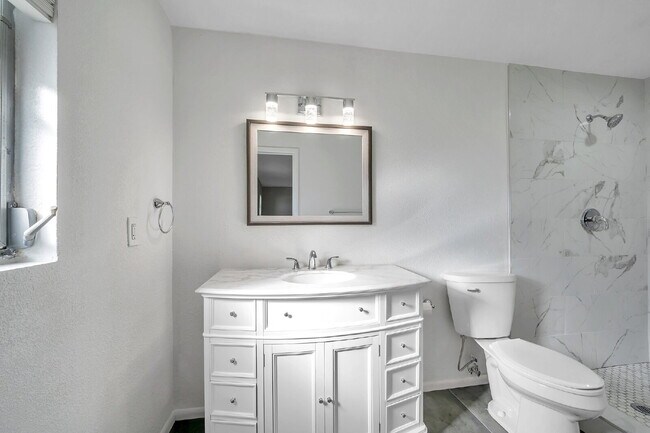 Building Photo - Modern, Move-In-Ready 3/2 Home with Spacious Yard & Garage |