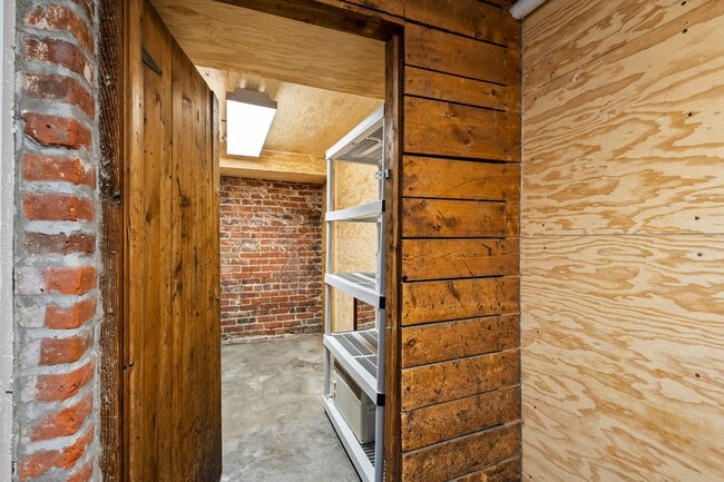 Building Photo - Charming Duplex in Wash Park!