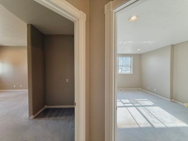 Building Photo - Garden Level in Luxury Home Available Now
