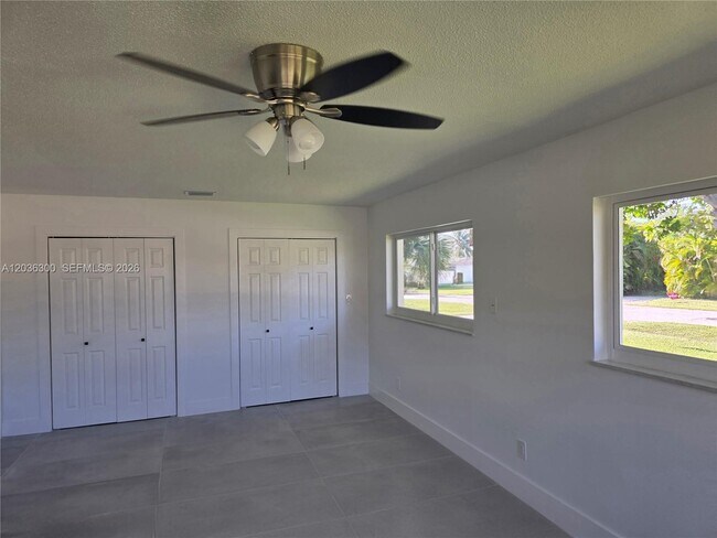 Building Photo - 1565 Thumb Point Dr