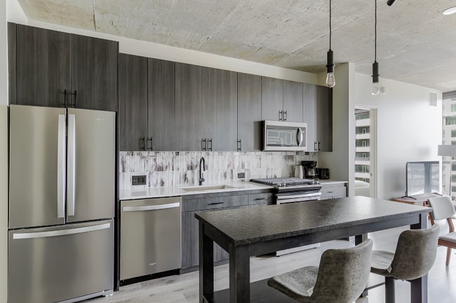 Building Photo - 204 N Ada St