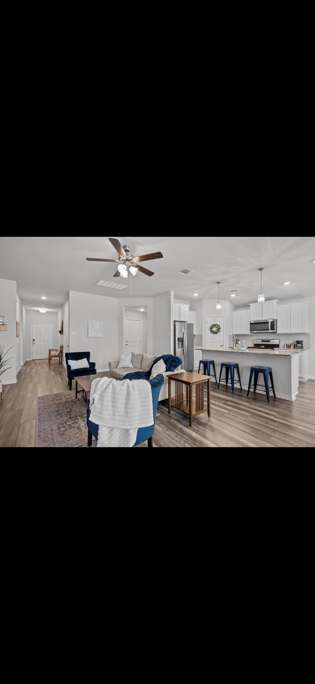 Building Photo - 3885 Lorenzen Ct