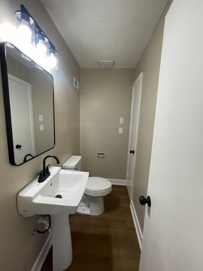 Building Photo - Single-Family Home