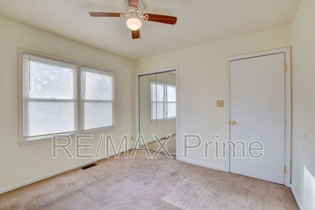 Building Photo - 2259 Sedgewick Dr