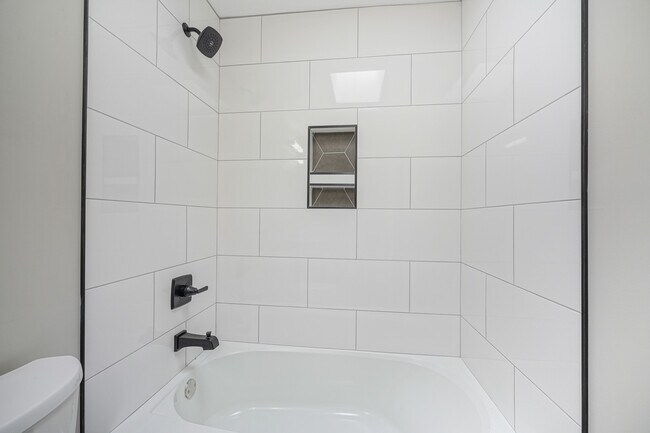 Building Photo - 1335 S Stanley St