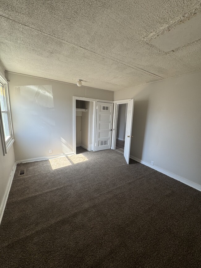 Building Photo - 1909 SE Pennsylvania Ave