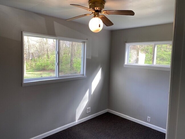 Building Photo - 14 Hemlock Cir