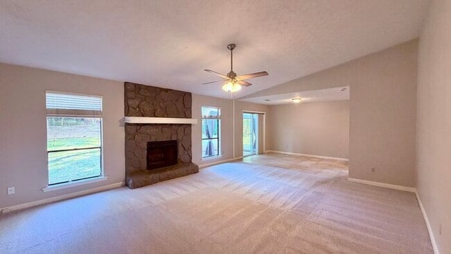 Building Photo - Beautiful Roswell 3 Bedroom-2 Bathroom Ranch, Minutes from 400, Available NOW!