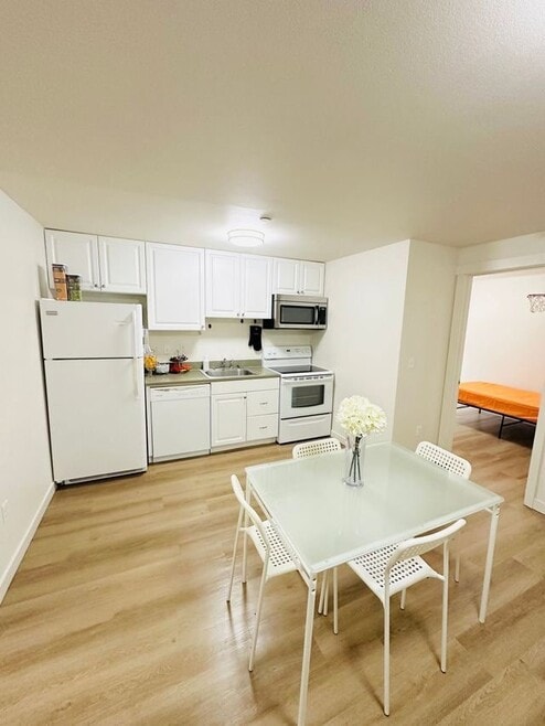 Building Photo - 4215 9th Ave NE