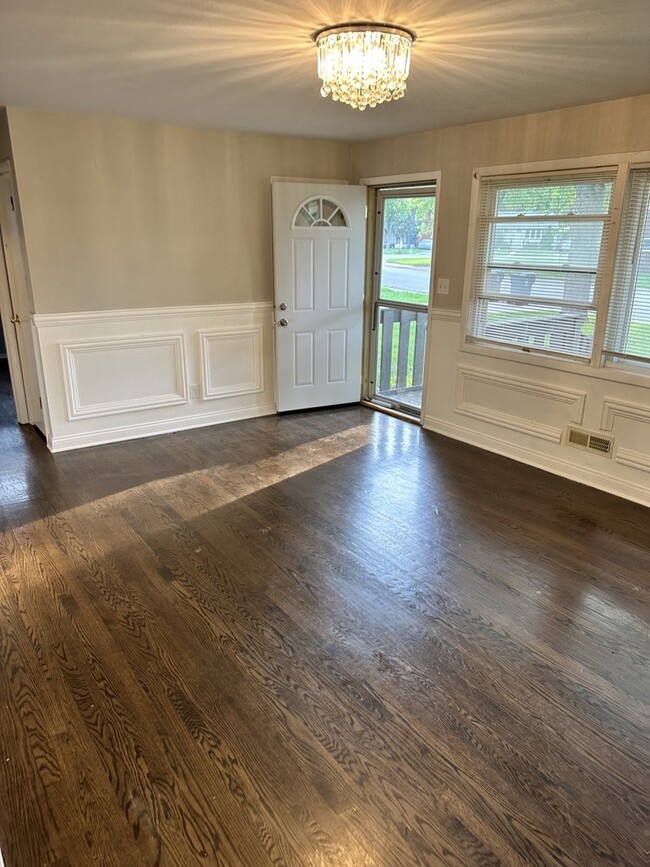 Building Photo - 15509 Park Ln