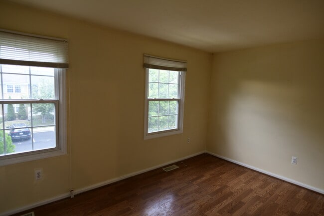 Building Photo - 8270 Vernon St