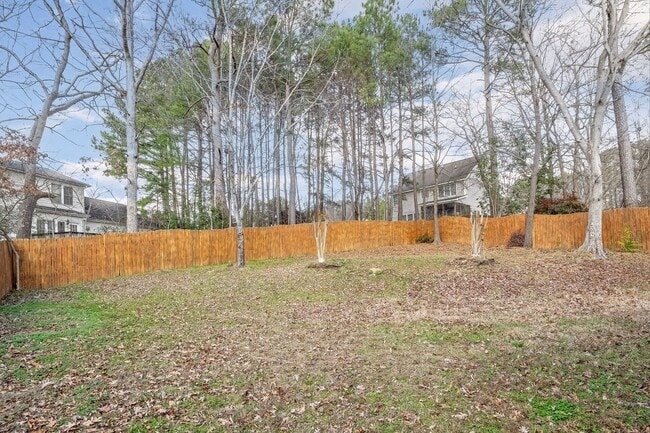 Building Photo - 3 Bedroom Home with Large Fenced in Yard, 2 Car Garage & Bonus Room!
