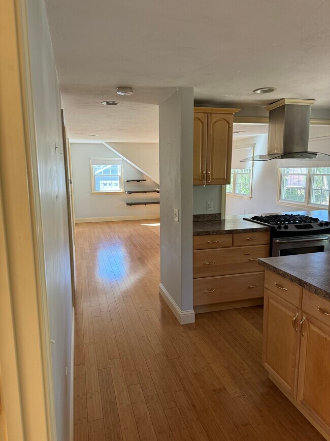 Building Photo - 173R Maple Ave