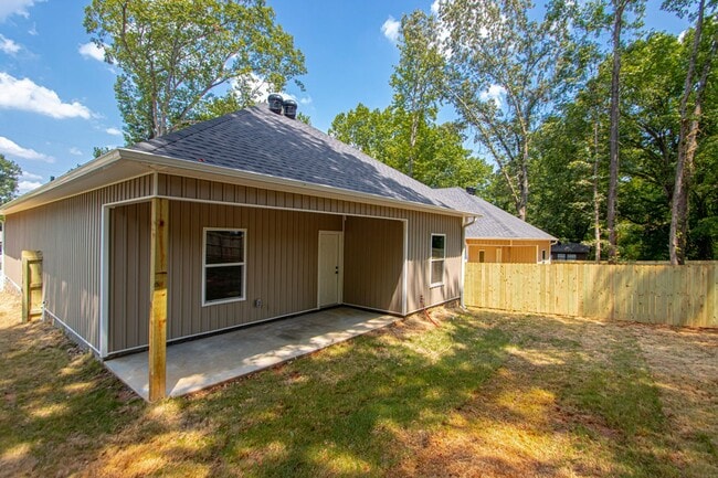 Building Photo - 1621 Wilson Rd