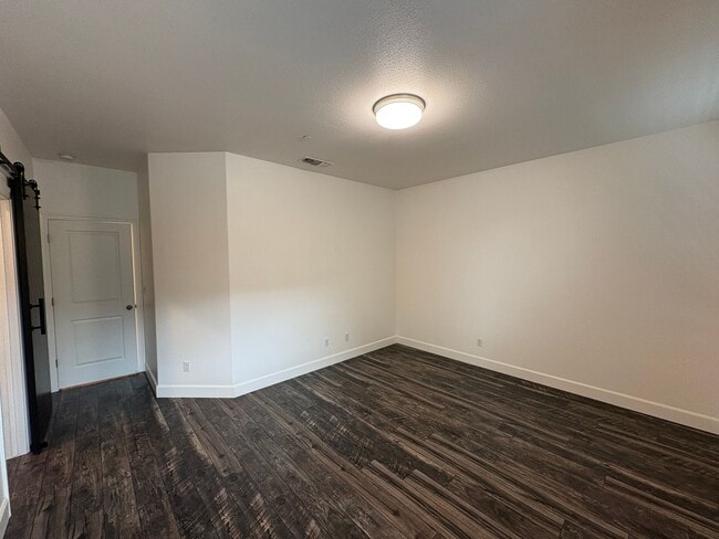 Building Photo - Tulare Home coming soon!