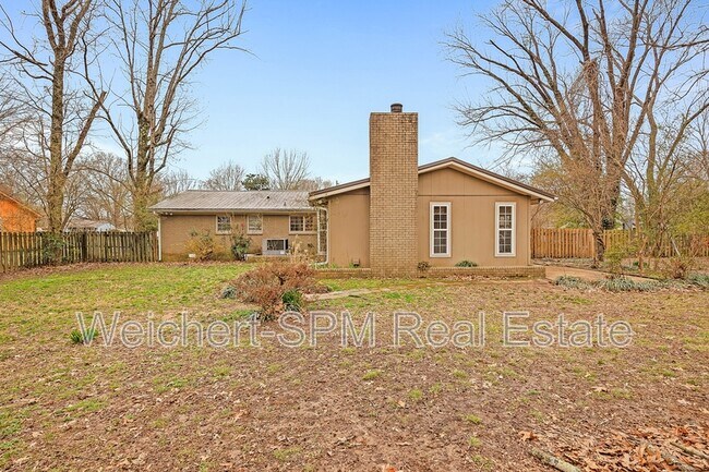 Building Photo - 3120 Old Medina Rd