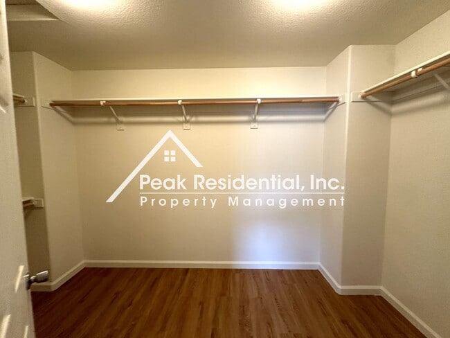 Building Photo - 1811 Waterfall Dr