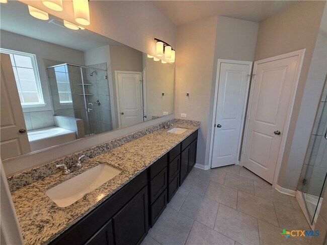 Building Photo - 10001 Kensley Rose Dr