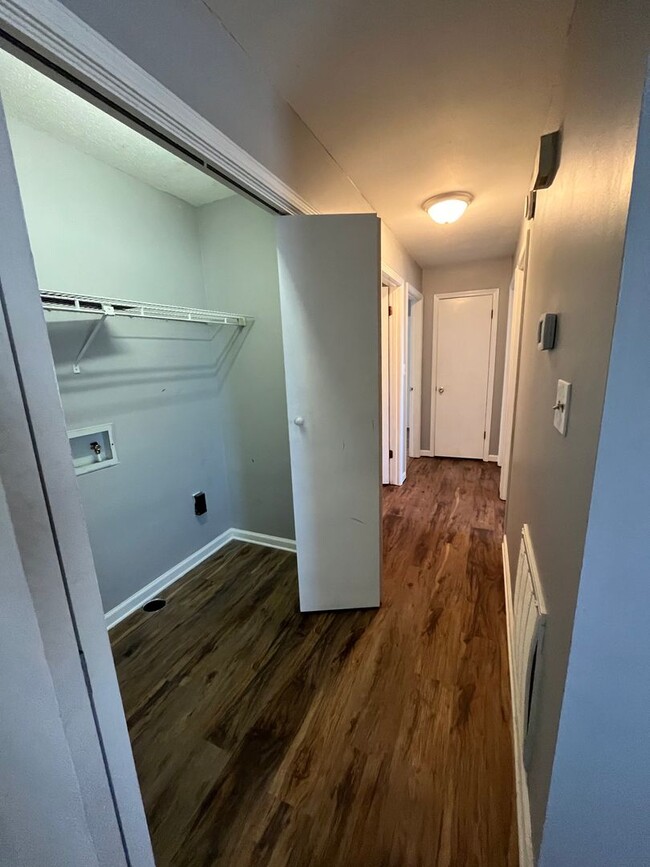 Building Photo - Charming 3 Bed, 2 Bath Home on Over an Acre!