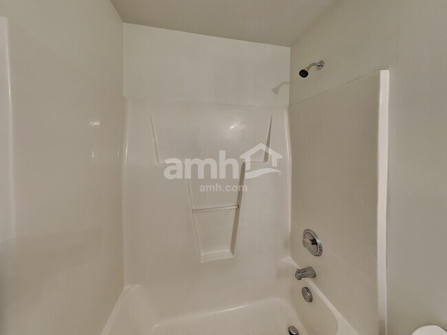 Building Photo - 194 Mott Rd