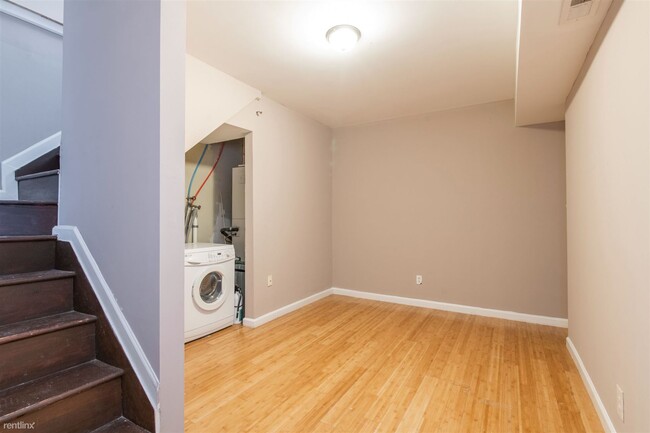 Building Photo - 2 br, 1 bath Triplex - 1745 WILLINGTON ST ...