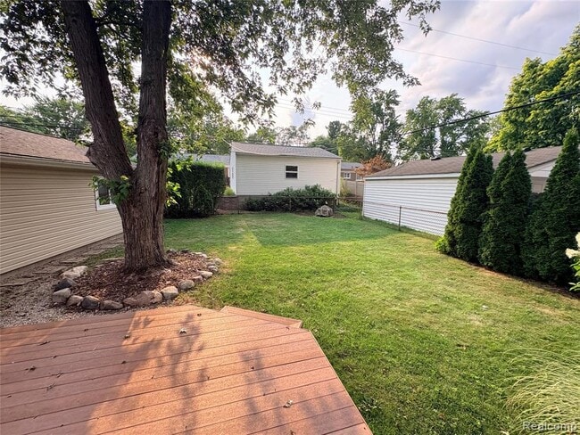 Building Photo - 1341 Catalpa Dr